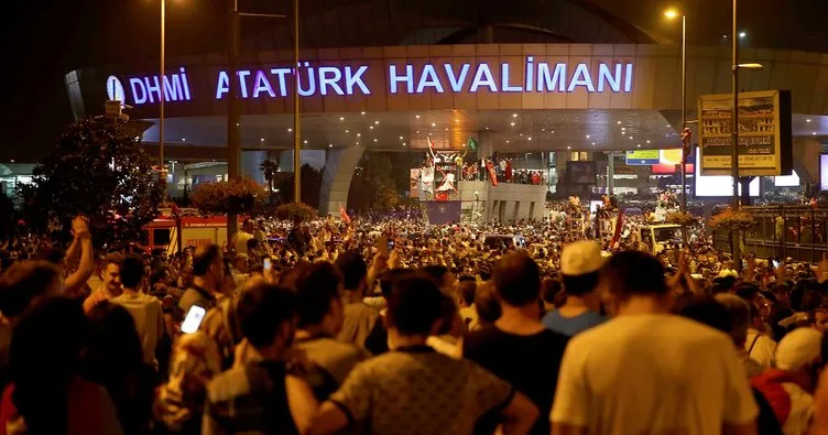 Kanlı darbe girişimini anlatan '15 temmuz kıyamet gecesi ve milli vuruş' adlı kitap fransızca olarak yayınladı