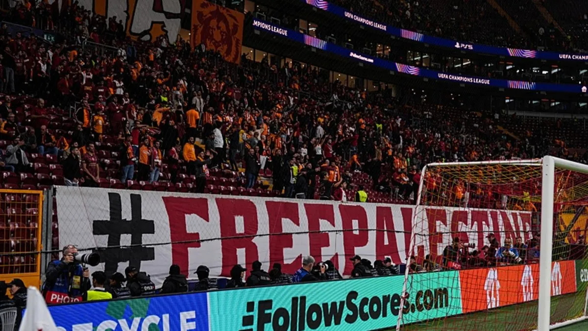 Galatasaray tribünleri Gazze’yi unutmadı! Liverpool maçı öncesi büyük destek…