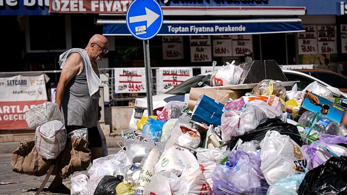 SON DAKİKA... İzmir Karşıyaka'da çöp dağladı! Vatandaşlar kötü kokuya tepki gösterdi: Sahil, çarşı her yer çöp!