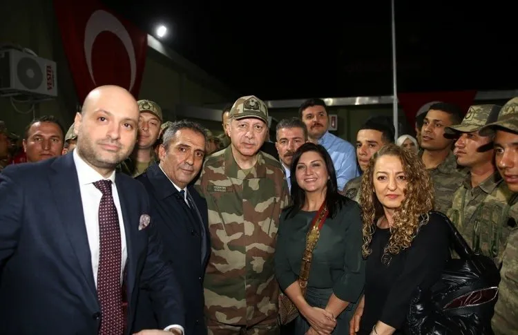 Cumhurbakanı ile beraber ünlü isimler sınıra akın etti