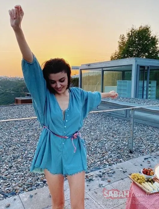 Hande Erçel fascinated with the sunset pose!  Did Kerem Bürsin take the romantic poses of Hande Erçel?