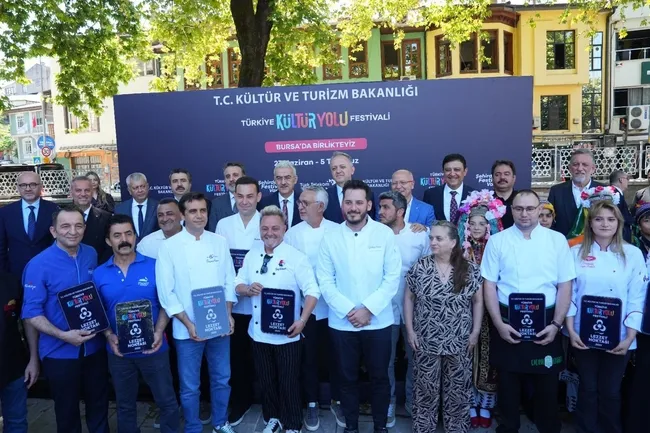kultur-sanat-ve-gastronominin-kalbi-bursa-kultur-yolunda-atiyor-konserler-sergiler-lezzet-noktalari-ve-soylesi-1782552062057.jpeg