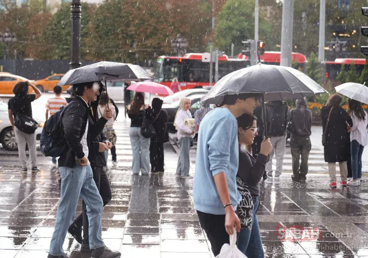 SON DAKİKA : Meteoroloji’den İstanbul için uyarı geldi! Gök gürültülü sağanak yağışlar başlıyor...