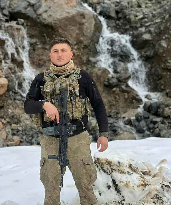 irakin-kuzeyinde-6-askerimiz-sehit-oldu-sehitlerimizin-hikayeleri-yurekleri-yakti-1703348842961.jpg Irak'ın kuzeyinde 6 askerimiz şehit oldu... Şehitlerimizin hikayeleri yürekleri yaktı