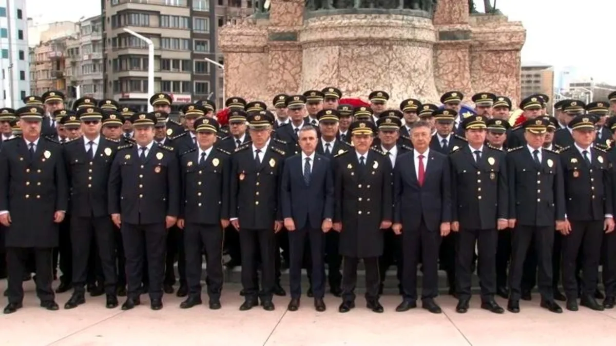 Türk Polis Teşkilatı’nın kuruluşunun 181. yıl dönümü Taksim’de kutlandı Türk Polis Teşkilatı’nın kuruluşunun 181. yıl dönümü Taksim’de kutlandı