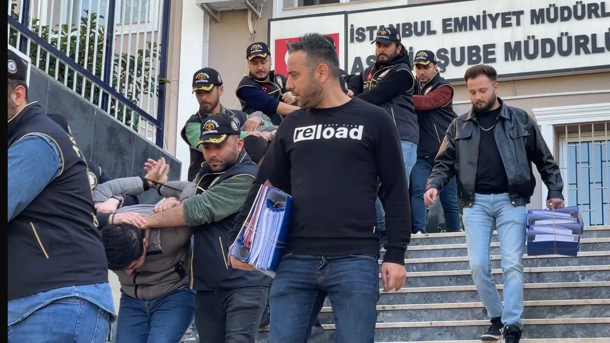Haraç çetesine ağır darbe: 62 kişi tutuklandı… İşyeri kurşunlayıp haraç istediler, yol kesip adam öldürdüler! Haraç çetesine ağır darbe: 62 kişi tutuklandı… İşyeri kurşunlayıp haraç istediler, yol kesip adam öldürdüler!