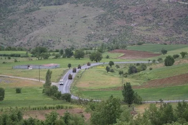 Özel birlikler sınırda! Hem havada hem karada askeri hareketlilik