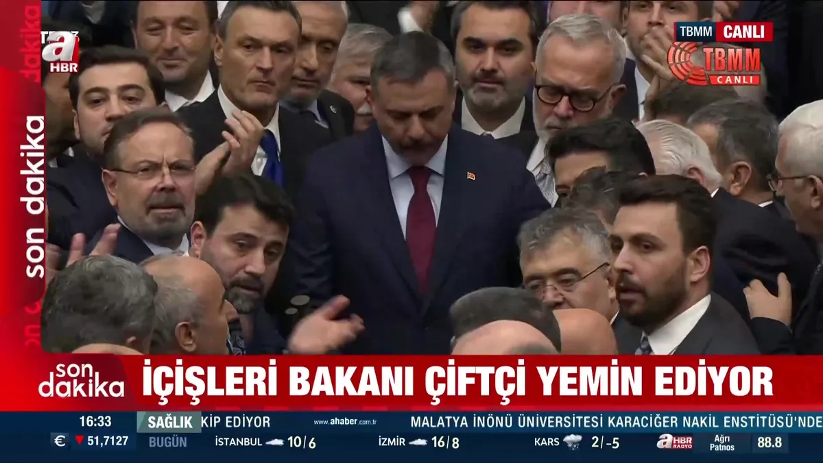 İçişleri ve Adalet Bakanlığı’nda devir teslim töreni! Bakan Mustafa Çiftçi ile Bakan Akın Gürlek yeni görevlerine başladı | Video videosunu izle İçişleri ve Adalet Bakanlığı’nda devir teslim töreni! Bakan Mustafa Çiftçi ile Bakan Akın Gürlek yeni görevlerine başladı | Video videosunu izle