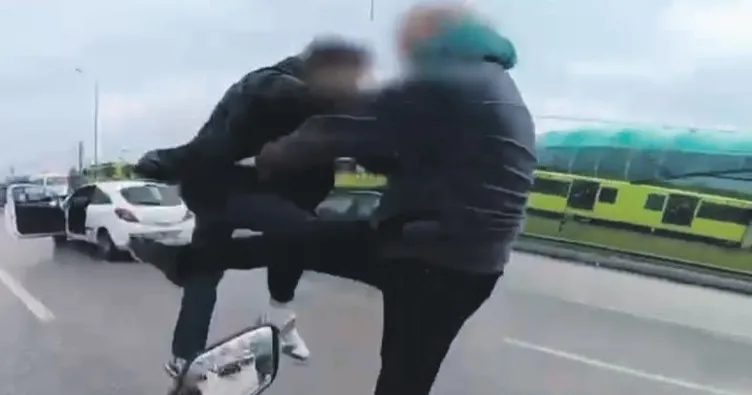 Trafikte kavgaya jet gözaltı