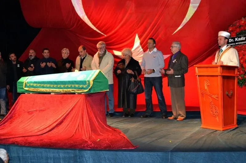 Dinçer Çekmez�e son görev Galeri Kültür Sanat