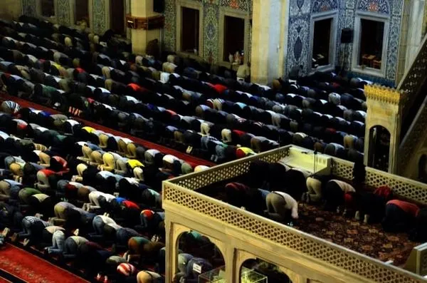 İlk teravih namazında camiler doldu taştı