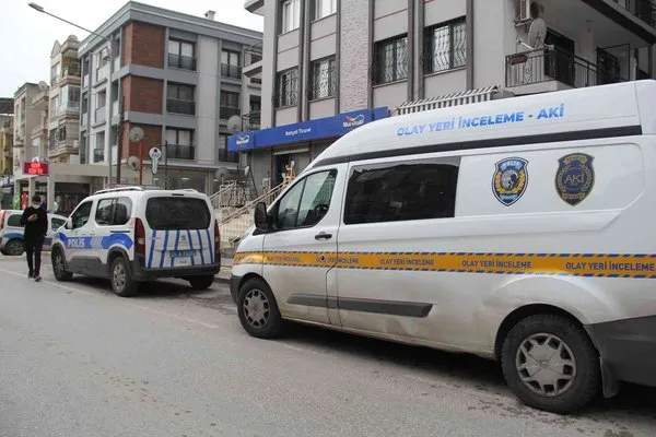 İzmir’de kan davalısı tarafından silahla vurulan kişi yaşam mücadelesini kaybetti
