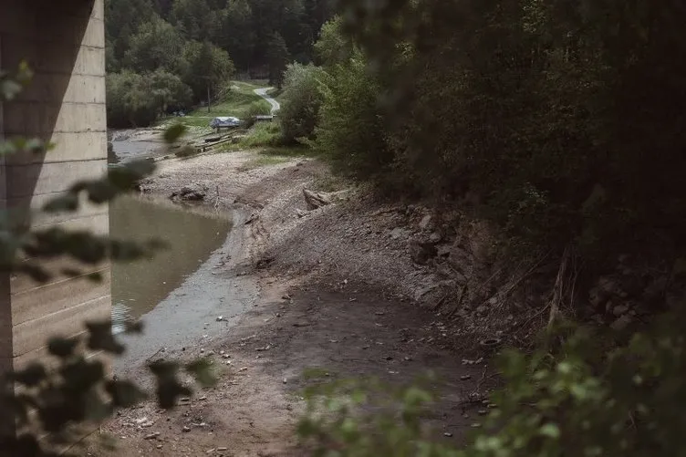 Sular çekilince 600 yıllık yazı ortaya çıktı! Tüm dünyayı korkutan uyarı: Beni görürsen ağla