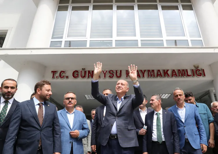 Başkan Erdoğan'a Rize ve Trabzon'da vatandaşlardan yoğun ilgi