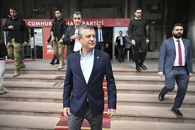 chpde-ihrac-dalgasi-o-isimlerin-ustu-cizildi-aralarinda-milletvekilleri-de-var-1761327792399.jpeg CHP'de ihraç dalgası! O isimlerin üstü çizildi: Aralarında milletvekilleri de var