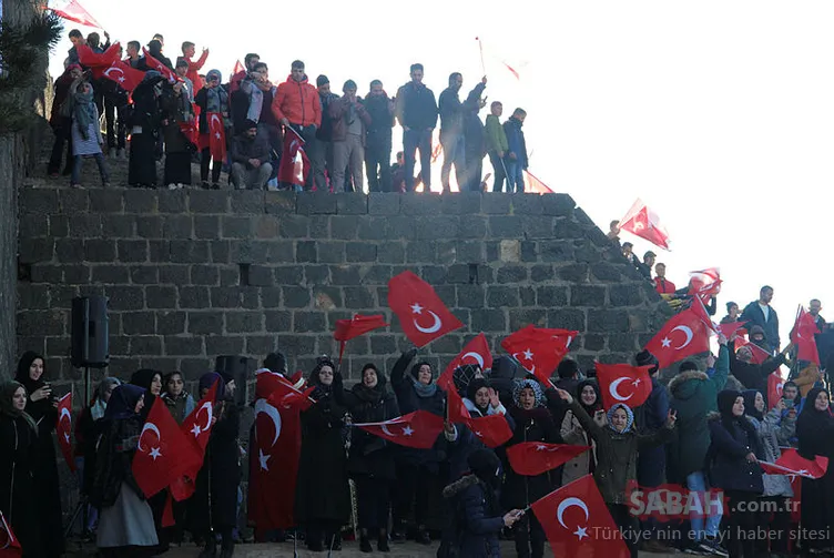 Binlerce Erzurumlu 141 yıl önceki gibi Tabyalara yürüdü
