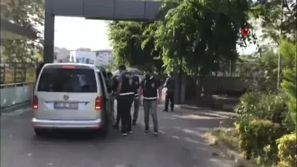 SON DAKİKA: İstanbul Kadıköy'de Youtuber Mert Armağan'ı döven şahıslar yakalandı