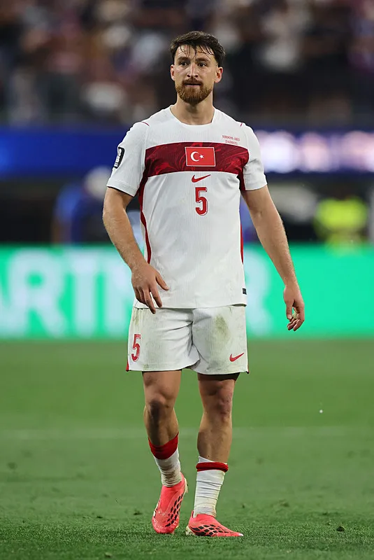 salih-ozcan-besiktasa-imza-atmaya-geliyor-1783399772657.jpg