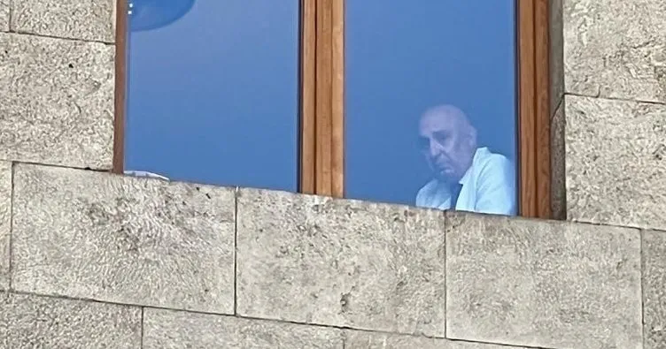 Başkan Erdoğan’ın başörtüsü için Anayasa hamlesi CHP’de moralleri bozdu! Engin Özkoç’un yüz ifadesi dikkat çekti