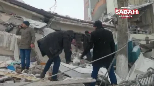 Malatya'da yıkılan binadan 1 kişi böyle kurtarıldı | Video
