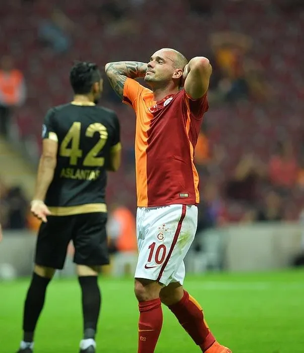 Sneijder, Fenerbahçe’ye bile transfer olabilir!