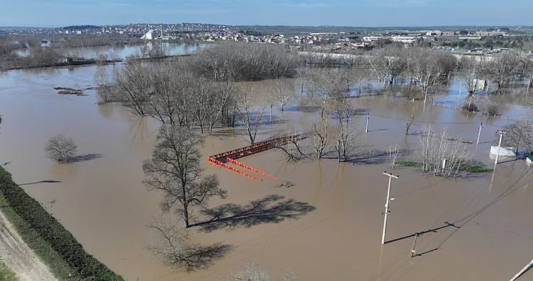 Edirne’de Meriç Nehri’nin debisi arttı! Ekipler...