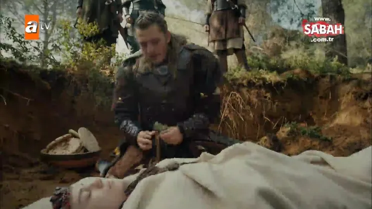 Tutkun’un ölüsünü bulan Temur onu elleriyle gömdü! | Video