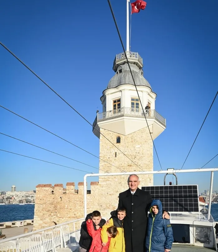 bakan-ersoy-turkiyenin-kalbine-dokunan-o-cocuklarla-bulustu-hayallerindeki-istanbulu-gorduler-1768032577951.jpg