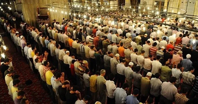 namaz kilanin onunden gecilmesi namazi bozar mi son dakika haberler