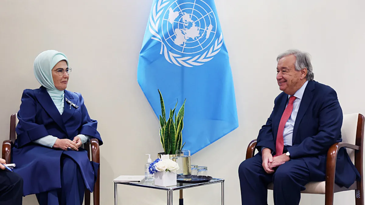 Emine Erdoğan, BM Genel Sekreteri Antonio Guterres’le görüştü Emine Erdoğan, BM Genel Sekreteri Antonio Guterres’le görüştü