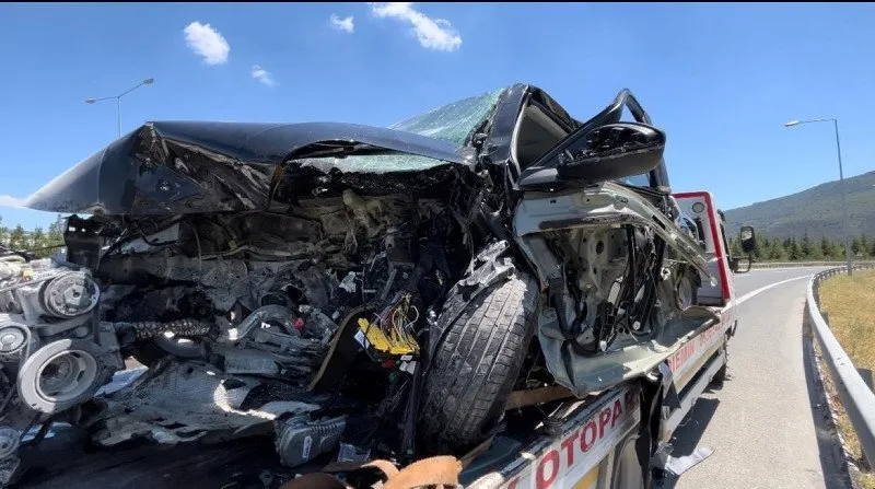 Bursa’da feci kaza: Otomobilde sıkışan Furkan Kök hayatını kaybetti!
