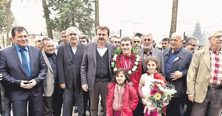 Dünya şampiyonuna coşkulu karşılama