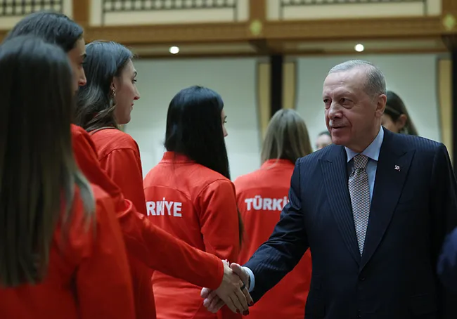 filenin-sultanlarindan-baskan-erdogana-ozel-hediye-1758037921307.jpeg Filenin Sultanları'ndan Başkan Erdoğan'a özel hediye