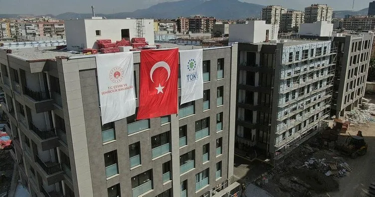 İzmir’deki deprem konutlarının teslimine depremin yıl dönümünde başlanacak