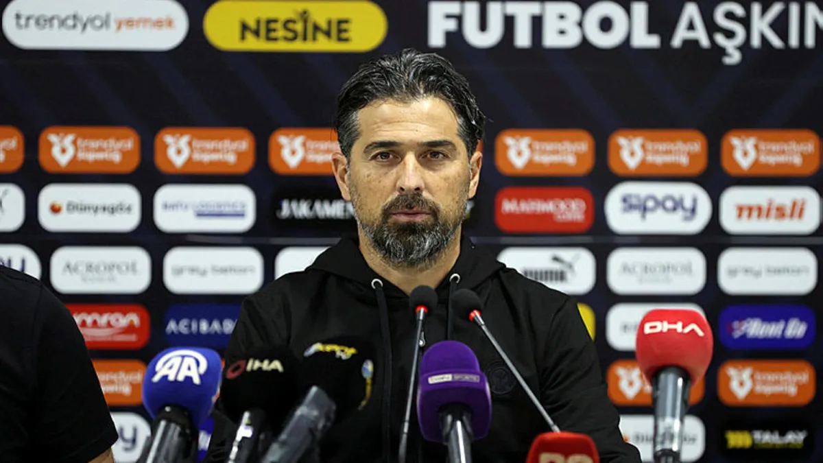 İlhan Palut: “Çok değerli bir 3 puan aldık” İlhan Palut: “Çok değerli bir 3 puan aldık”