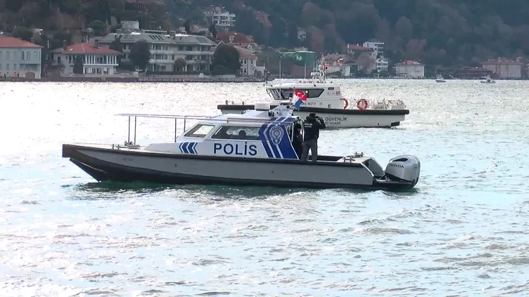 Sarıyer'de fotoğraf çekilmek isterken denize düştüler! Dalgayla beraber birden yok oldular!