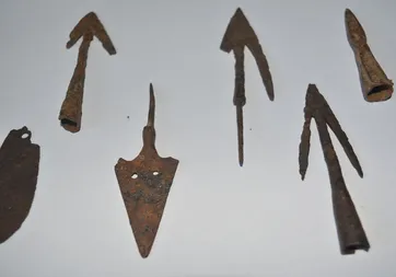 Bahçesindeki taşı incelerken fark etti: 3.300 yıllık sır ortaya çıktı