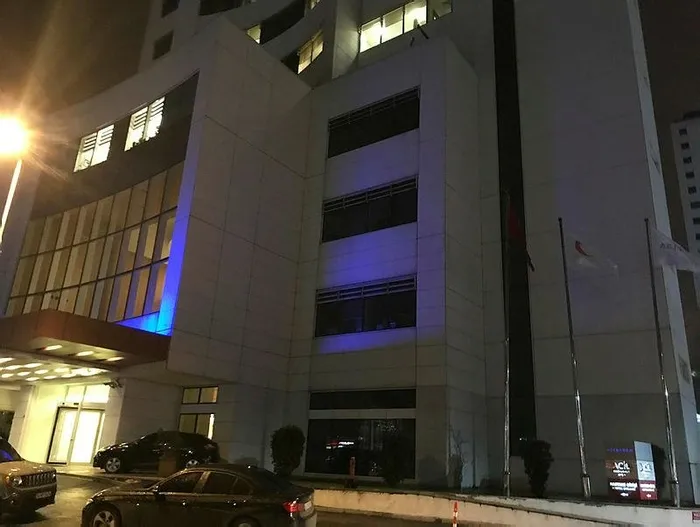 Kadir İnanır hastaneye kaldırıldı - 1