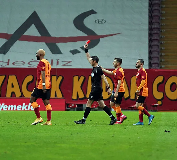 pfdk-galatasarayli-futbolcu-ryan-donka-2-mac-ceza-verdi-1618512161714.jpg