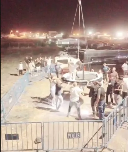 son-dakika-rapci-cakala-konserde-havali-tufekli-saldiri-iste-o-anlar-1755856194252.jpg SON DAKİKA... Rapçi Çakal konserde bacağından vuruldu! Havalı tüfekli saldırgan tutuklandı: İşte o anlar!