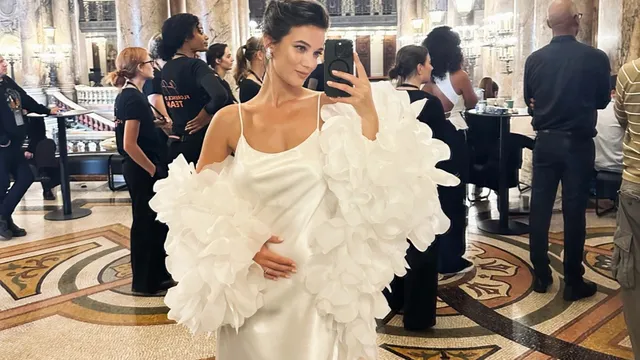 2 hafta önce oğlunu kucağına almıştı! Çiçeği burnunda anne Pınar Deniz görümcesi Nilüfer Yıldırım’la gezmelerde!