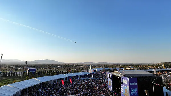 turkiyenin-en-buyuk-bilim-festivali-11nci-kez-kapilarini-aciyor-baykar-roketsan-havelsan-gibi-devleri-festival-1787147624378.jpeg