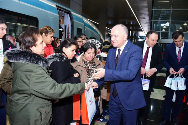 hayat-senin-projesi-kapsaminda-ozel-gereksinimli-bir-grup-hizli-trenle-ilk-kez-seyahat-etti-1683022373183.jpg