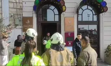 İstanbul Beyoğlu’nda otelde yangın: Ekipler alevlere müdahale ediyor!