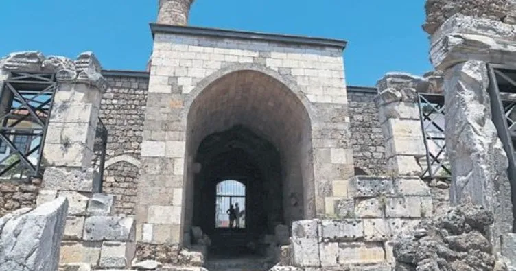 Antalya’nın ilk camisi onarılıyor