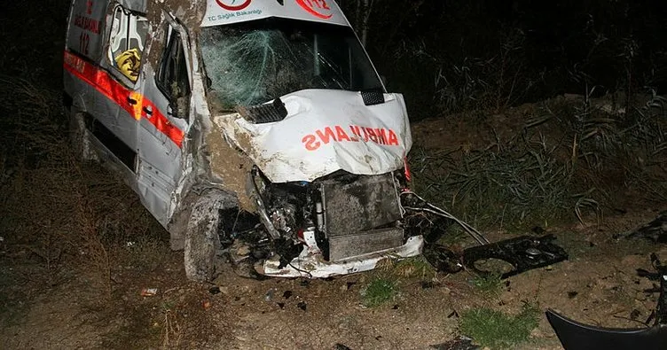 Konya’da ambulans şarampole devrildi: 4 yaralı