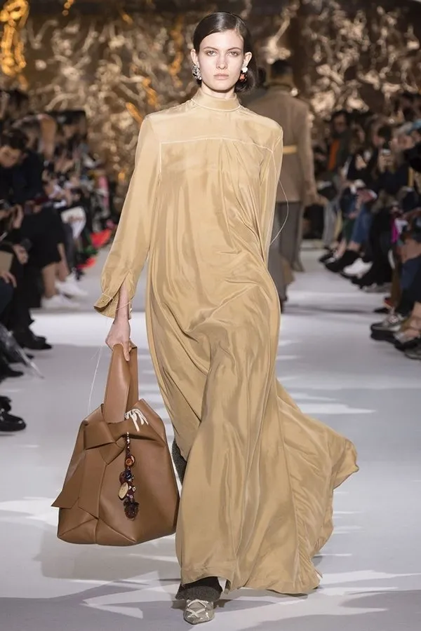 Tüm zamanların en romantik modası İpek, her daim trend