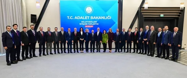 adalet-bakani-akin-gurlek-ege-bolgesi-milletvekilleriyle-bir-araya-geldi-1778165742180.jpg