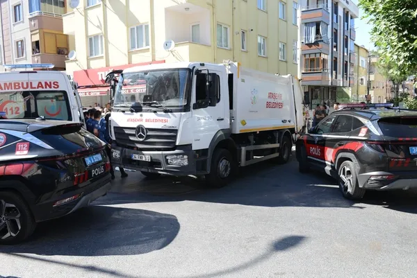 atasehir-belediyesine-ait-cop-kamyonunun-carptigi-yasli-kadin-hayatini-kaybetti-1718807652779.jpg