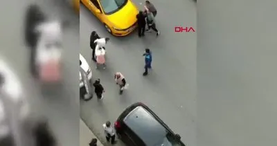 İstanbul Bağcılar’da taksiciyle müşterinin yumruk yumruğa kavgası